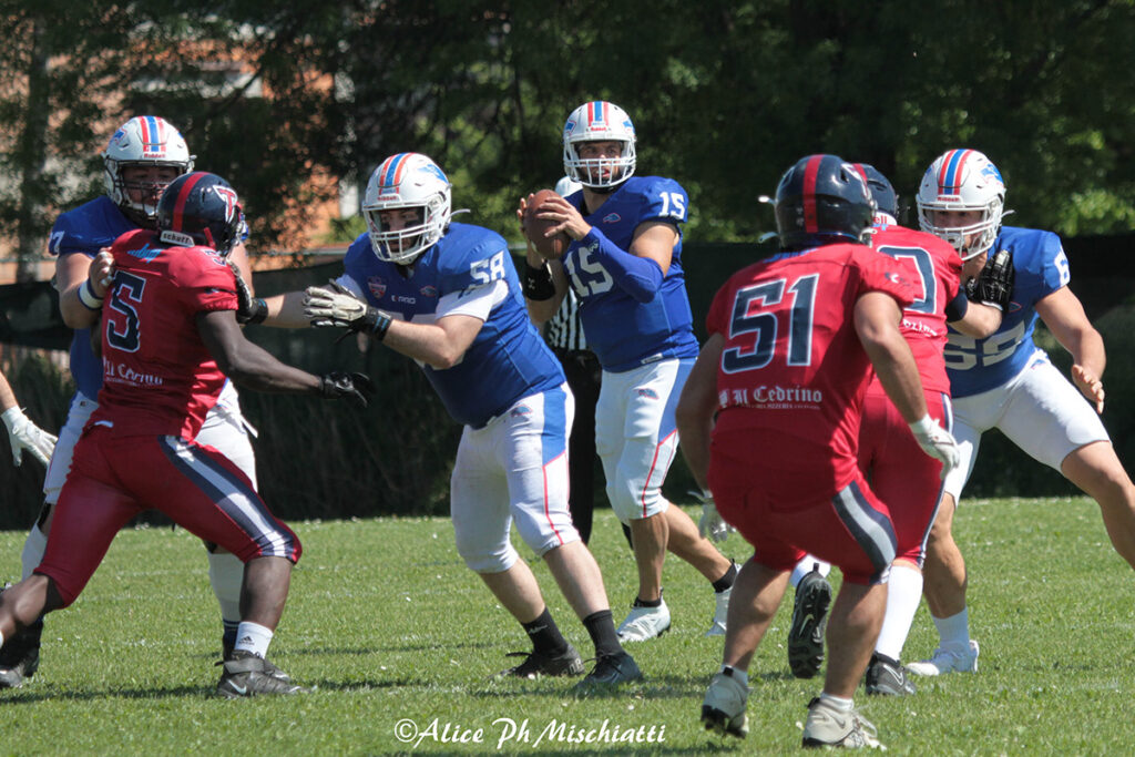 Il QB delle Aquile Scaglia - Ph. A. Mischiatti